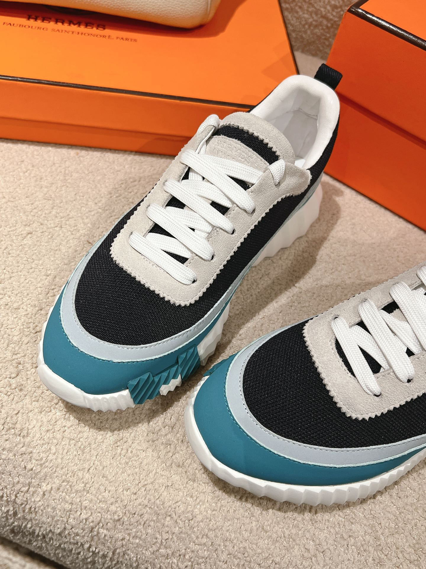 HERMES - Bouncing sneakers