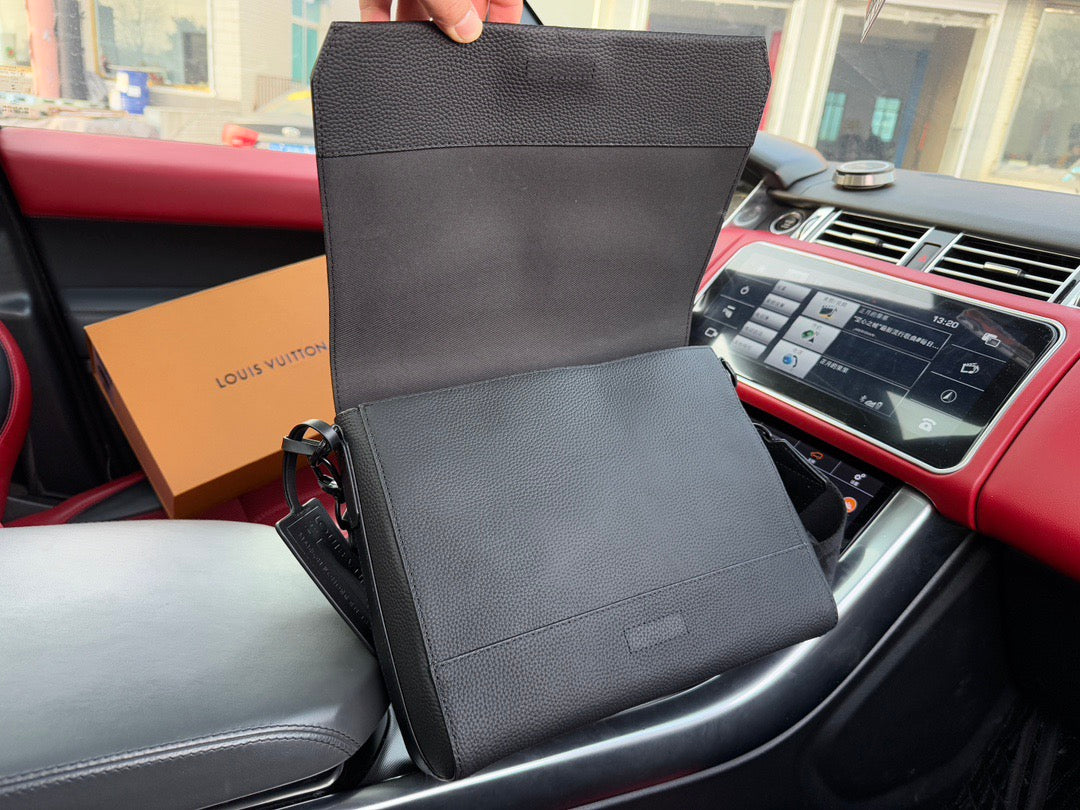 LOUIS VUITTON - Men’s Aerogram bag