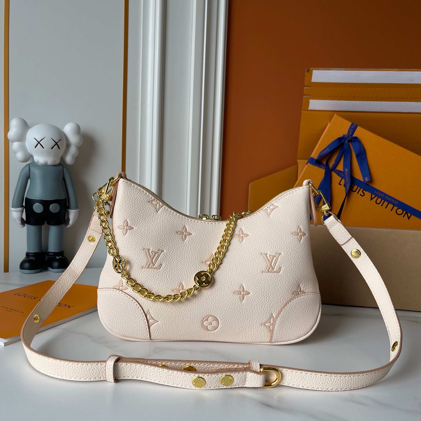 LOUIS VUITTON- Odeon