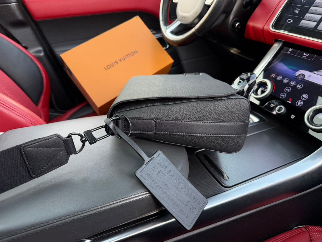 LOUIS VUITTON - Men’s Aerogram bag
