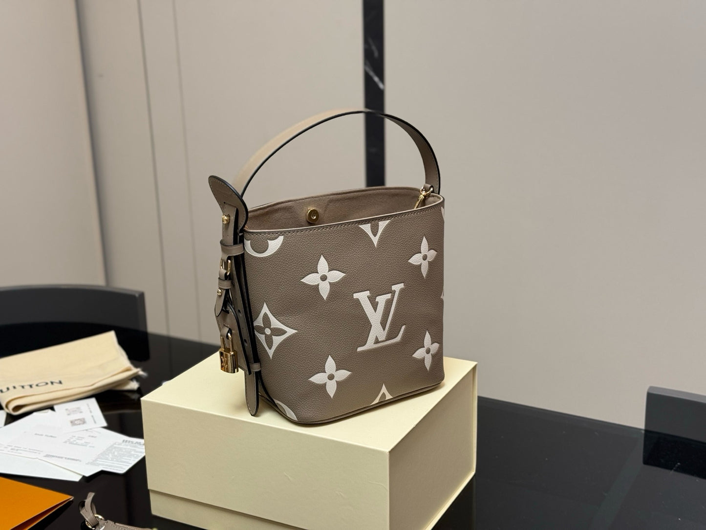 LOUIS VUITTON- all in BB