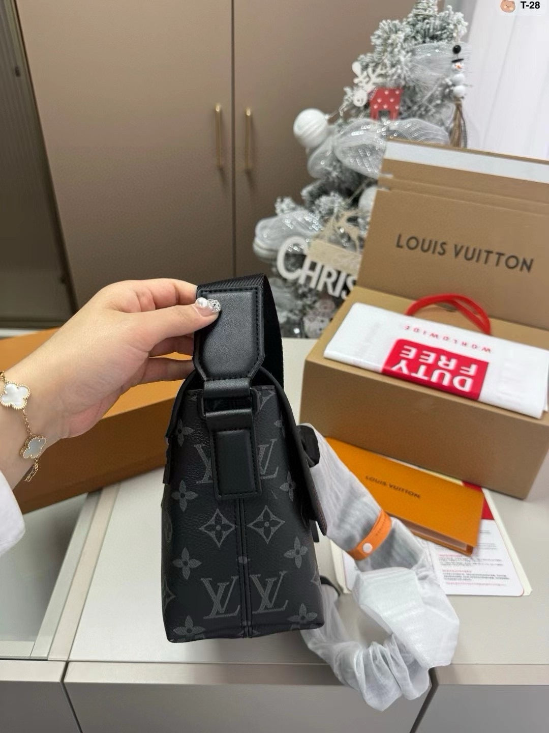 LOUIS VUITTON- Men’s Taurillon bag