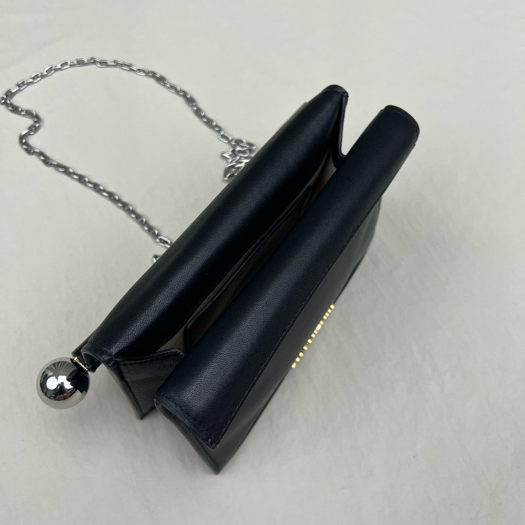 JACQUEMUS - La Petite Pochette Rond Carré clutch
