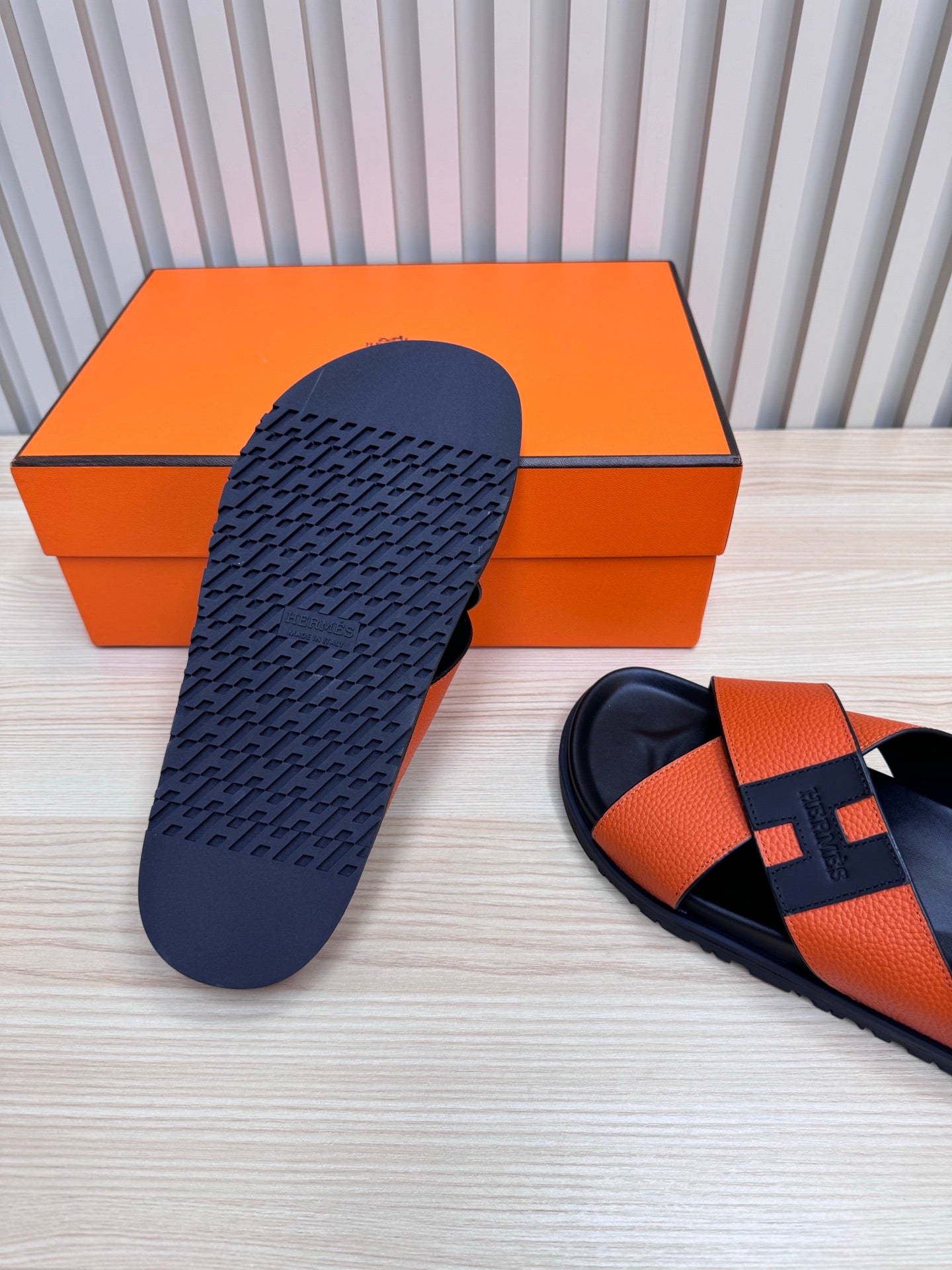 HERMES- men’s slippers