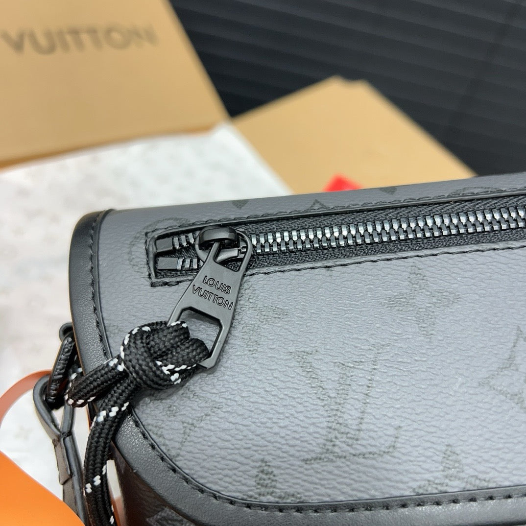 LOUIS VUITTON- Men’s Pulse bag