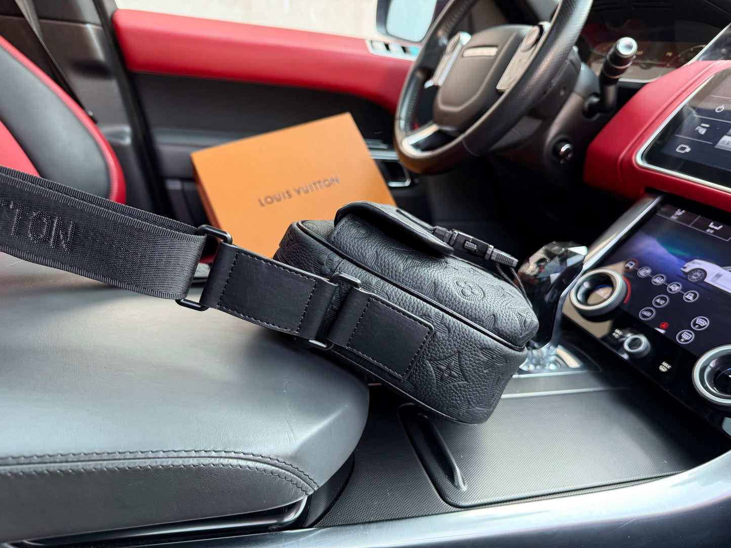LOUIS VUITTON- Men’s Retro bag