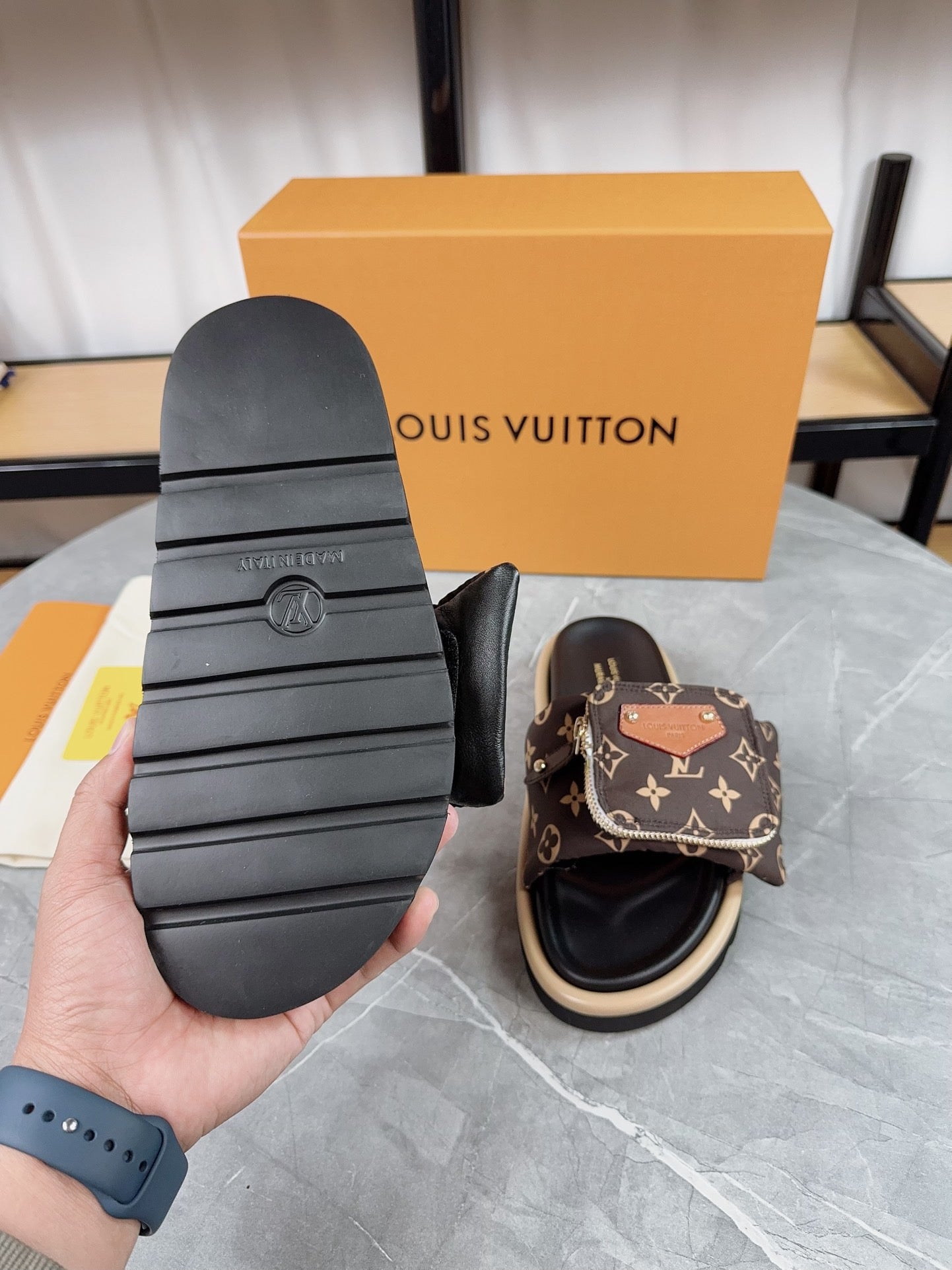 LOUIS VUITTON - pillow flat mule
