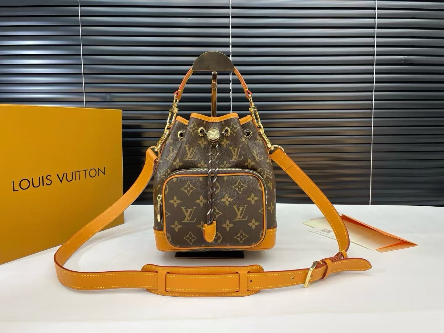 LOUIS VUITTON- Noé Cargo
