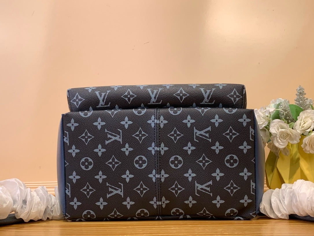 LOUIS VUITTON - Men’s Discovery Backpack PM