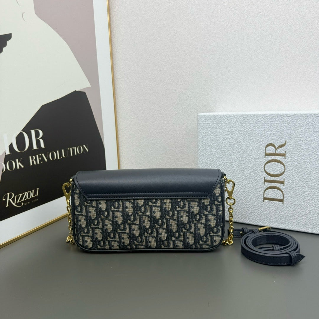 DIOR - 30 montaigne avenue east-west