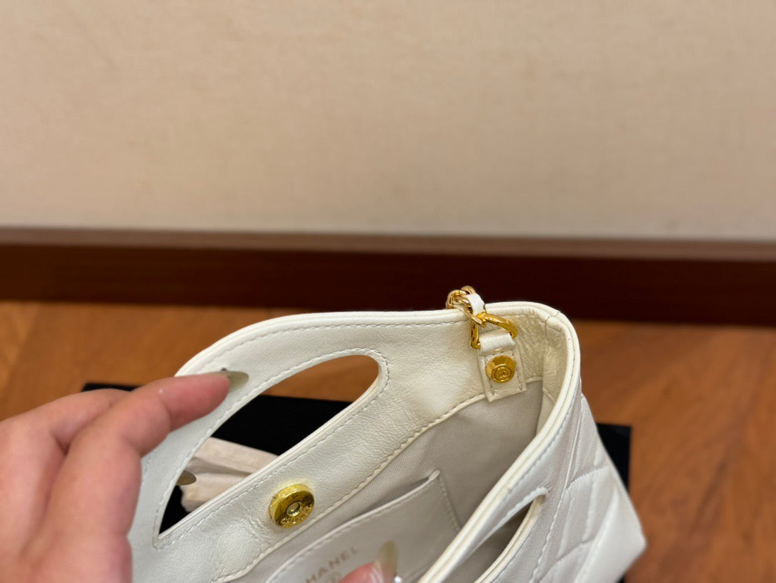 CHANEL - Amore bag
