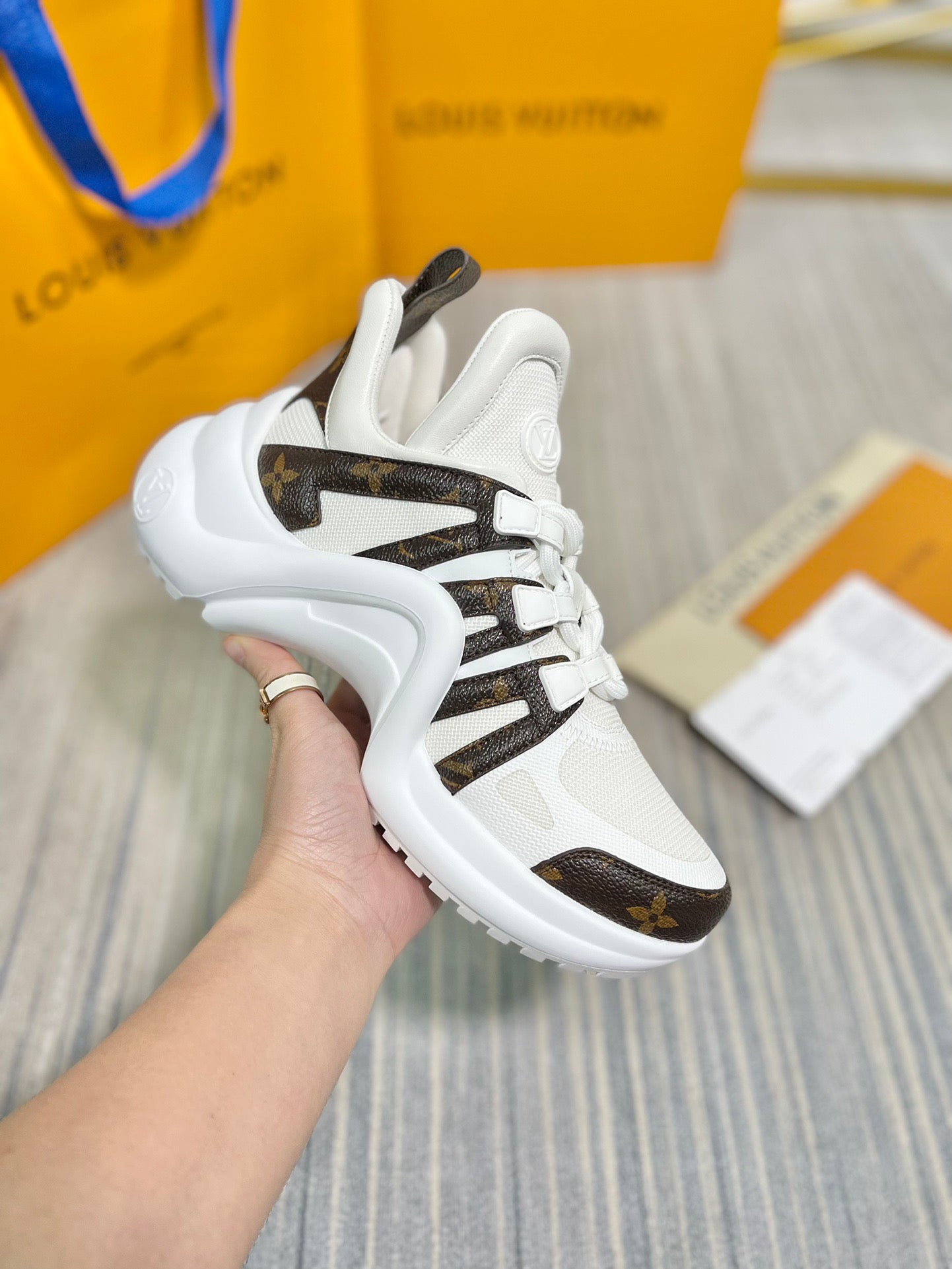 LOUIS VUITTON- Sneaker LV Archlight Trainer