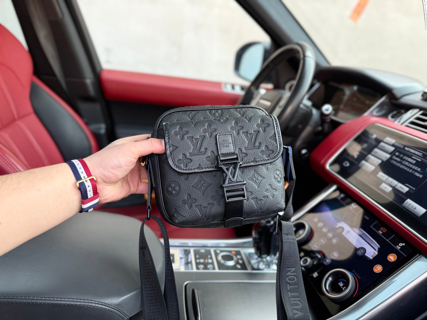 LOUIS VUITTON- Men’s Retro bag
