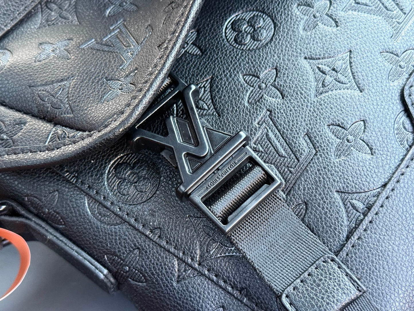 LOUIS VUITTON- Men’s Messenger voyager bag