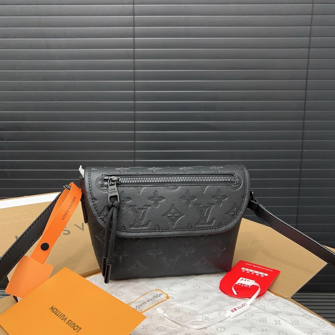 LOUIS VUITTON- Men’s Pulse bag