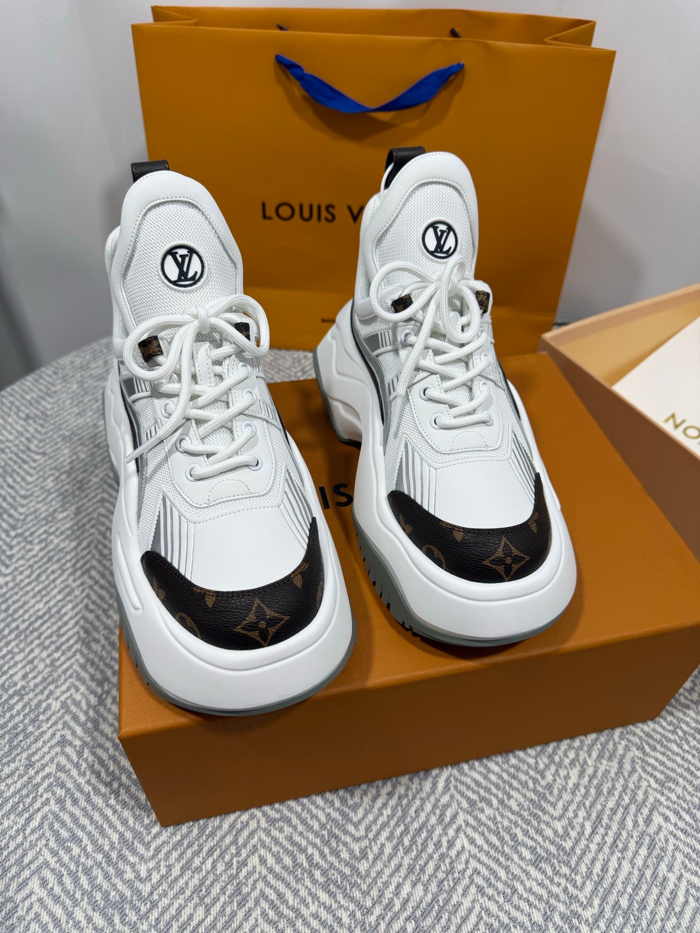 LOUIS VUITTON- Sneaker LV Archlight Trainer