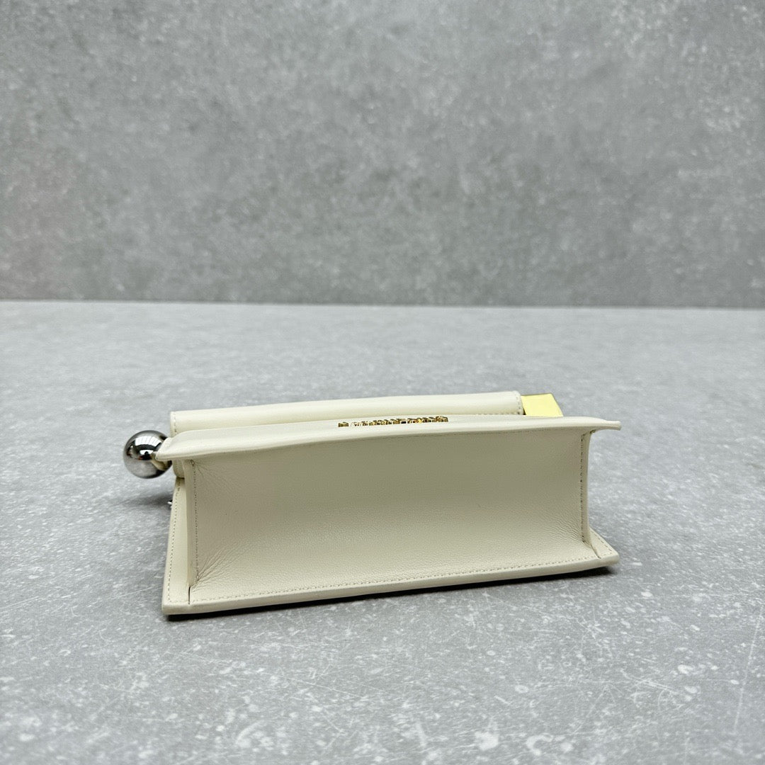 JACQUEMUS - La Petite Pochette Rond Carré clutch