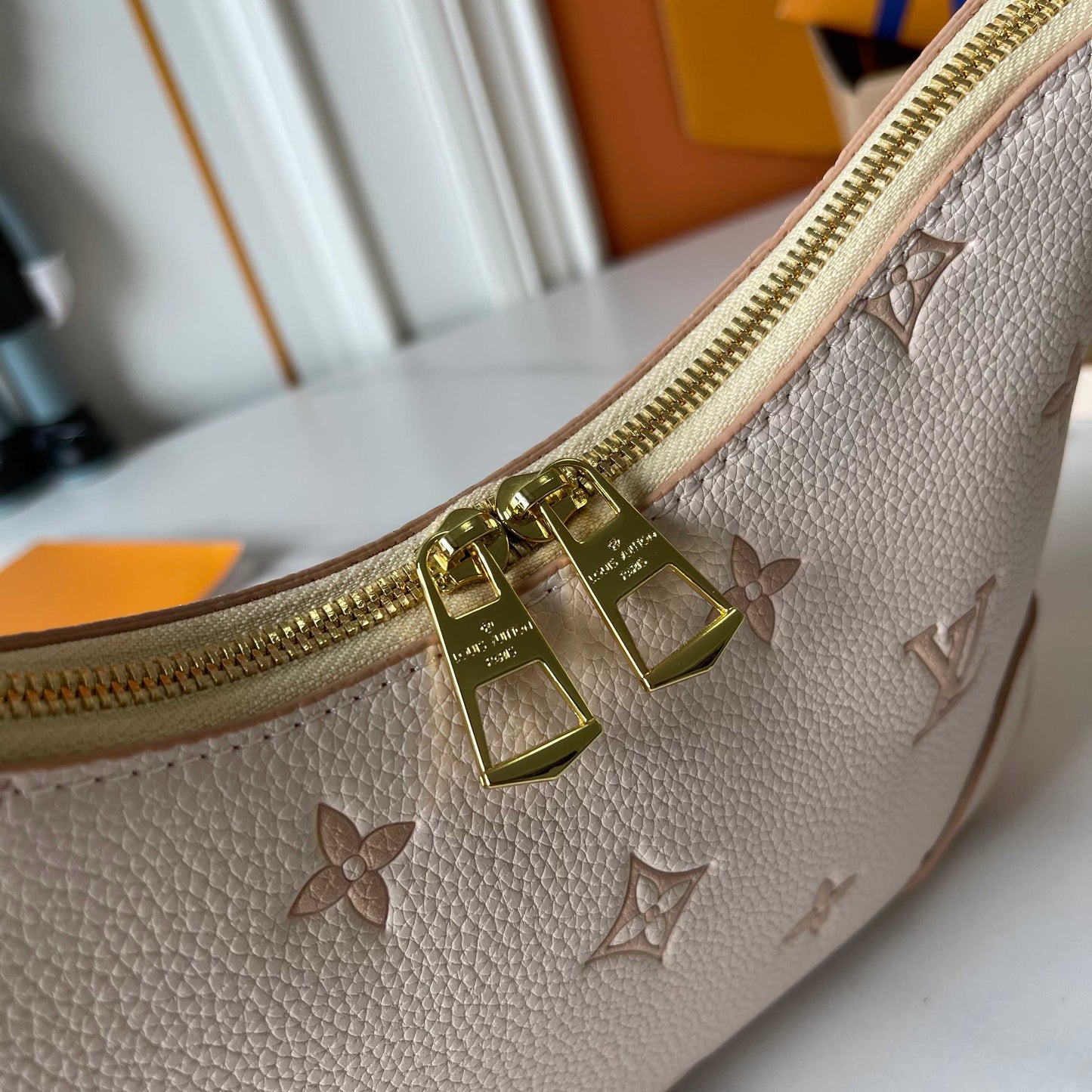 LOUIS VUITTON- Odeon
