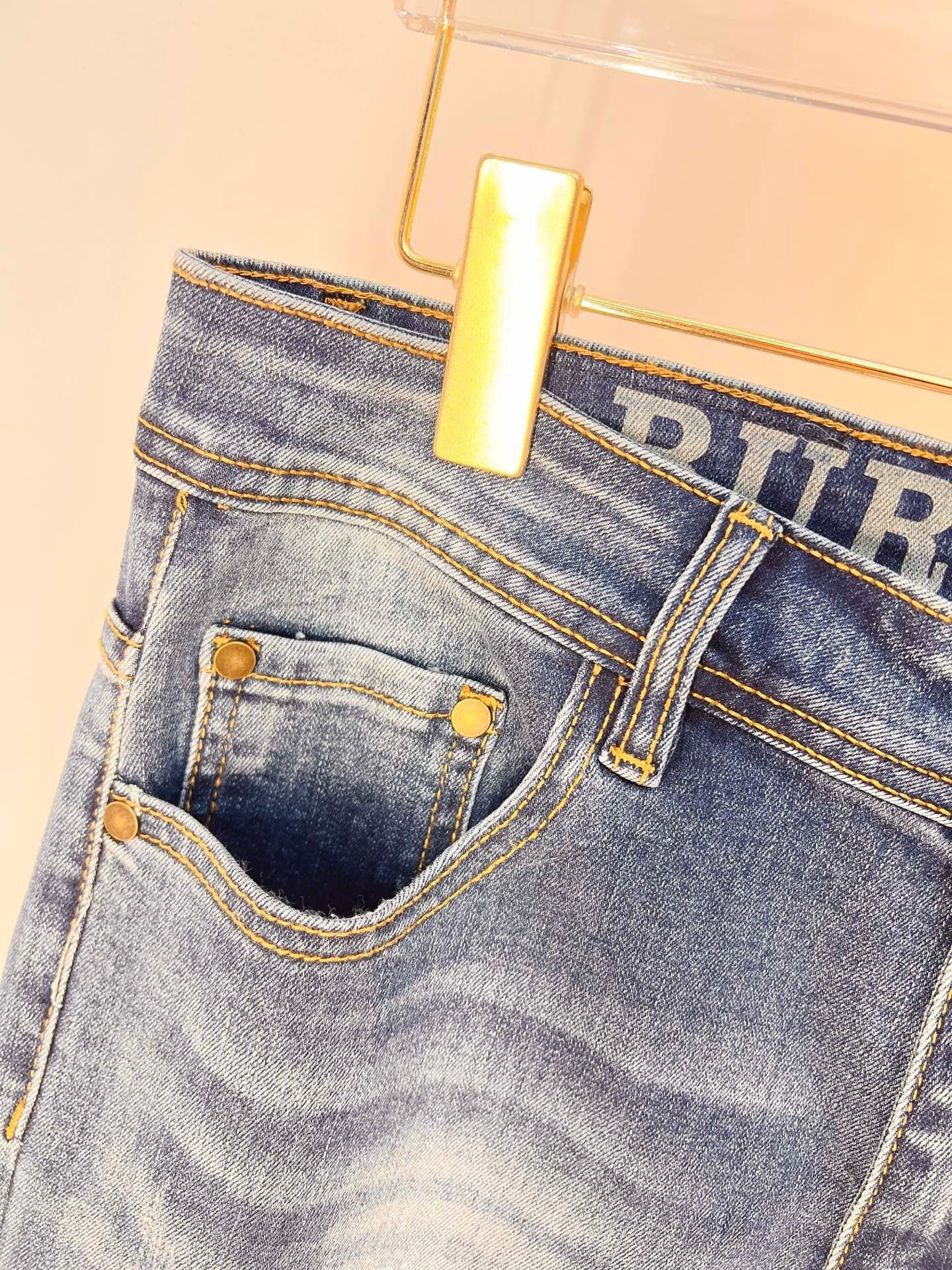 BURBERRY - Jeans