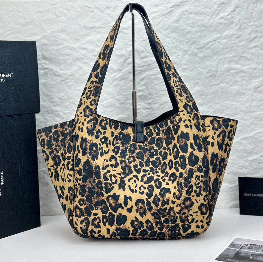 SAINT LAURENT - bea tote in grained leather