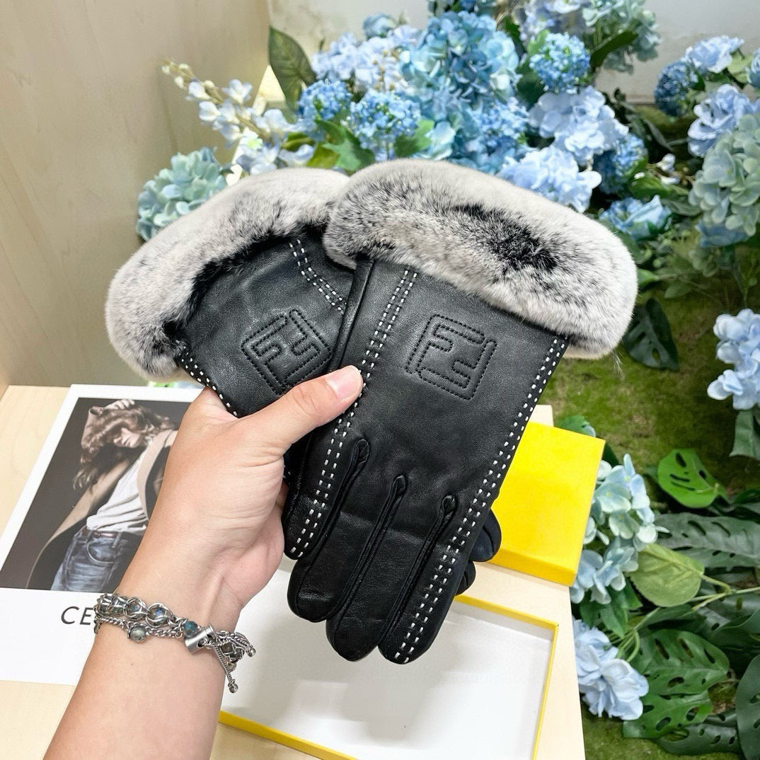 FENDI - Fur gloves