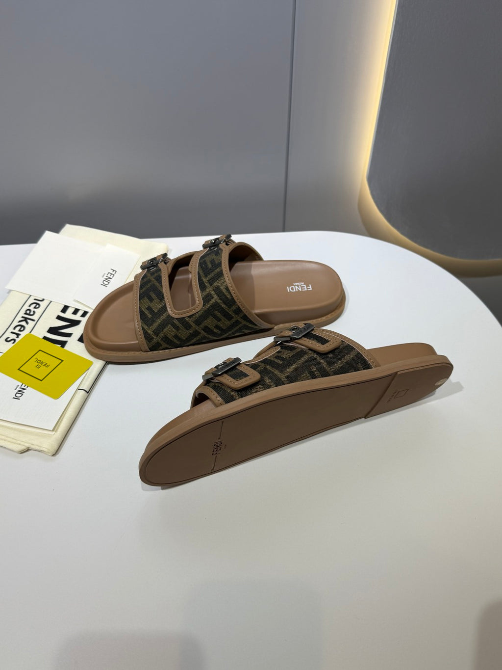 FENDI - Unisex Feel Sandals