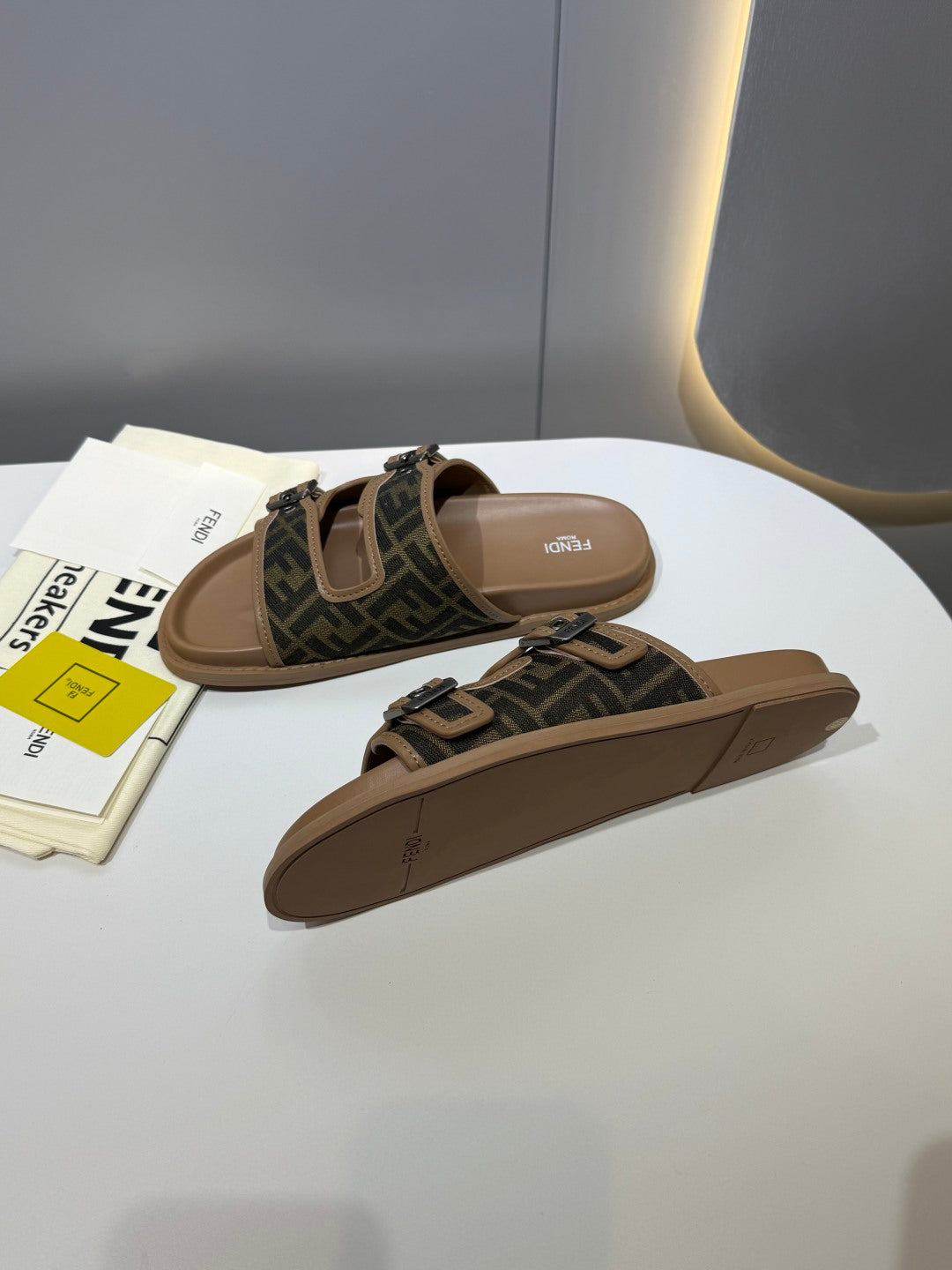 FENDI - Unisex Feel Sandals