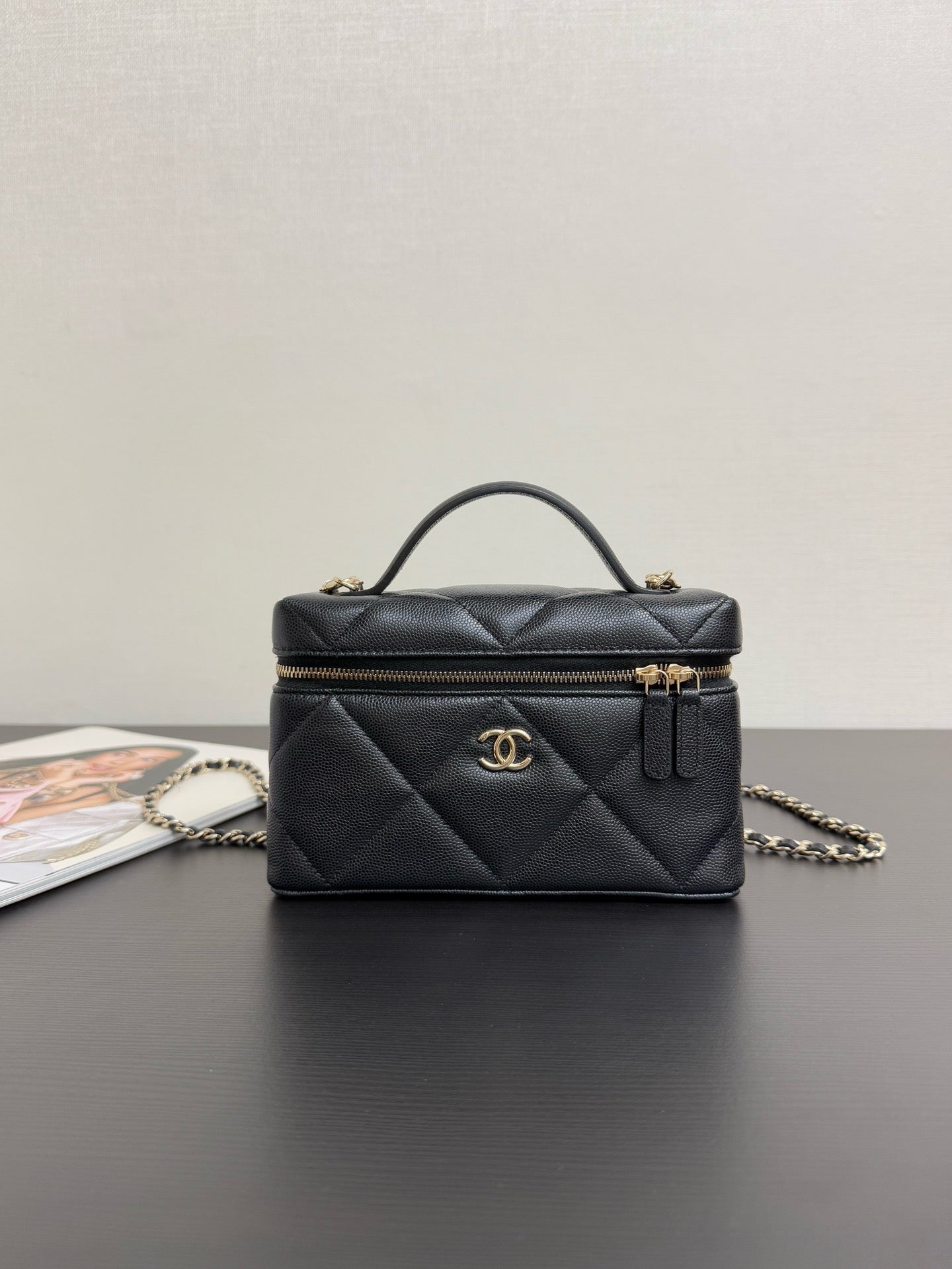 CHANEL - vanity bag