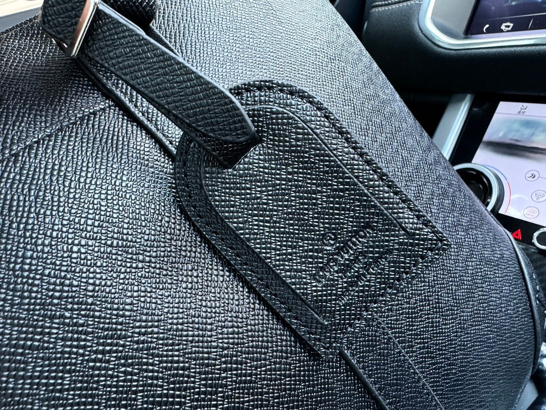 LOUIS VUITTON- Men’s laptop bag