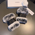 CHANEL - Fur gloves