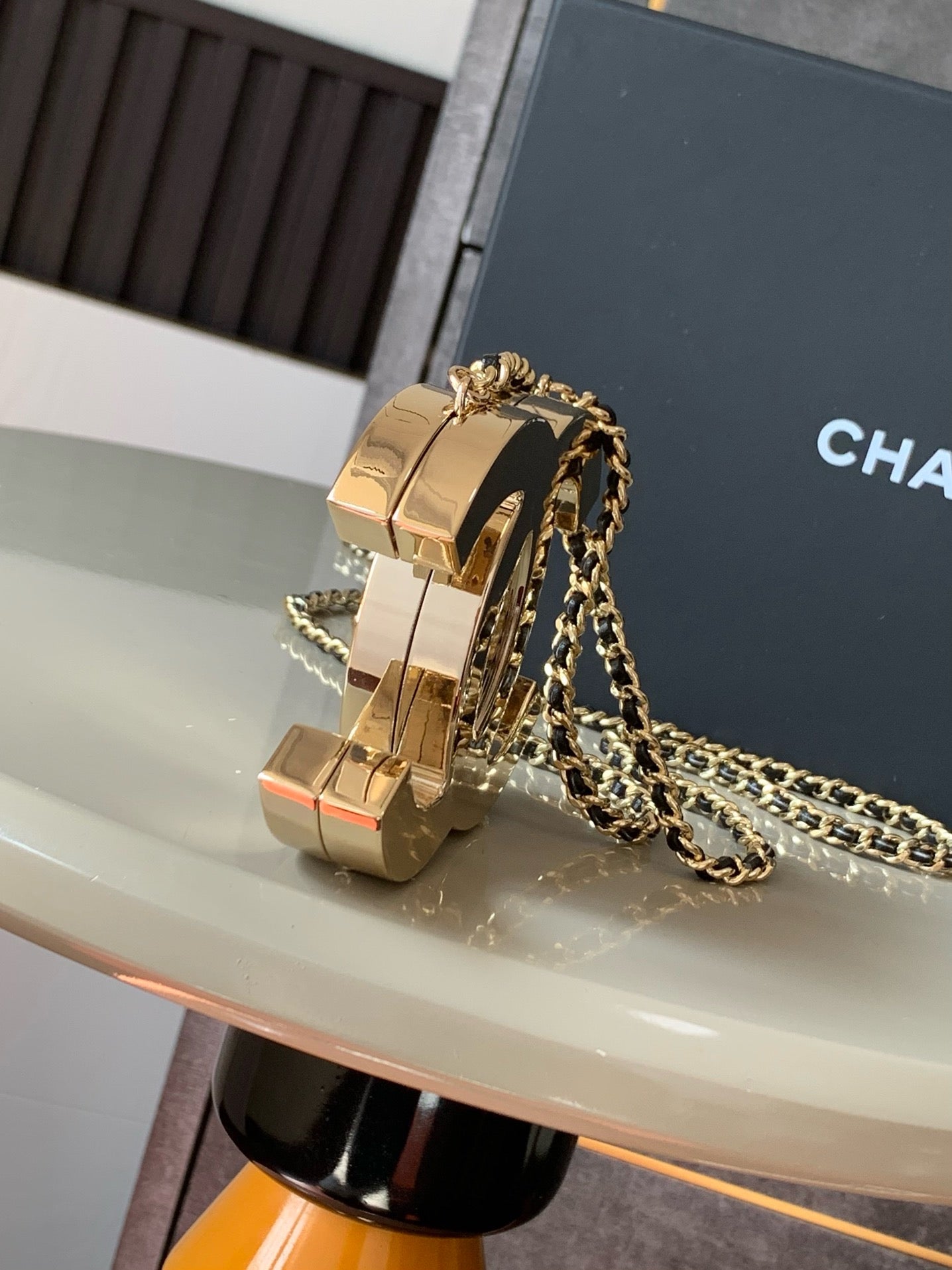 CHANEL - Cruise  2025 CC‑logo minaudière