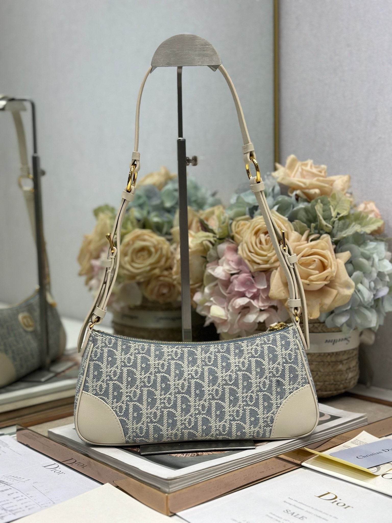 DIOR - Montaigne Wanderlust Mini Bag