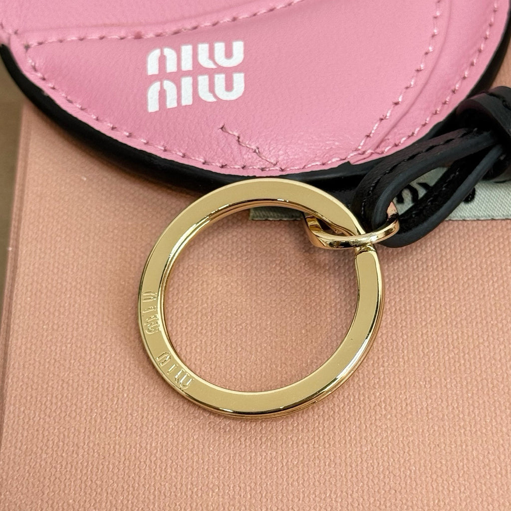 MIU MIU - leather key ring trick