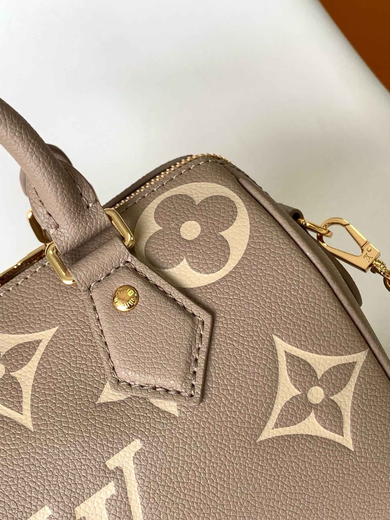 LOUIS VUITTON- Speedy Bandoulière 20