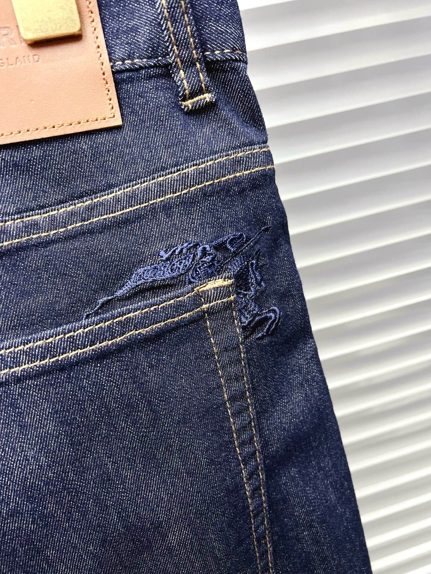 BURBERRY - Jeans