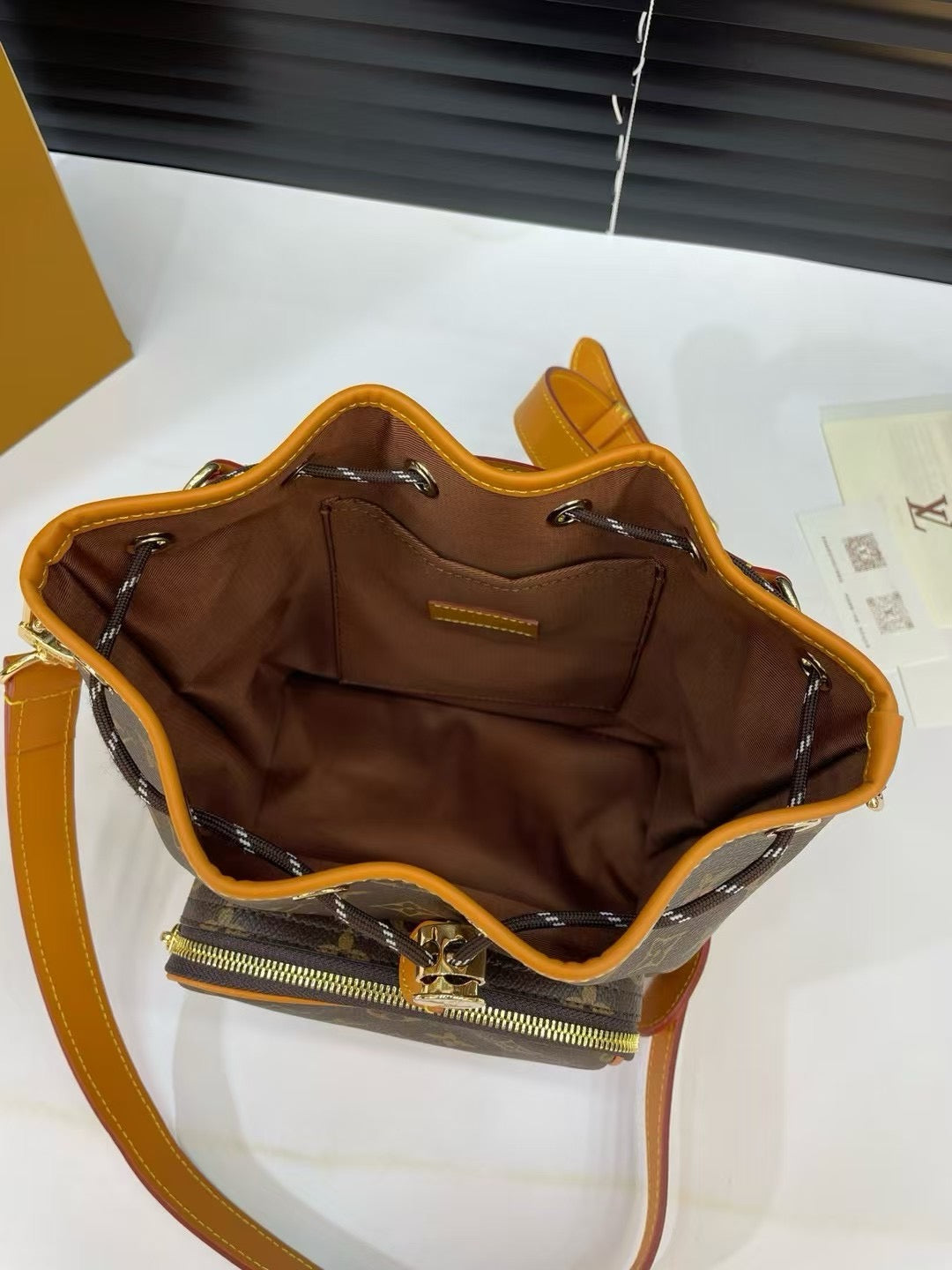 LOUIS VUITTON- Noé Cargo