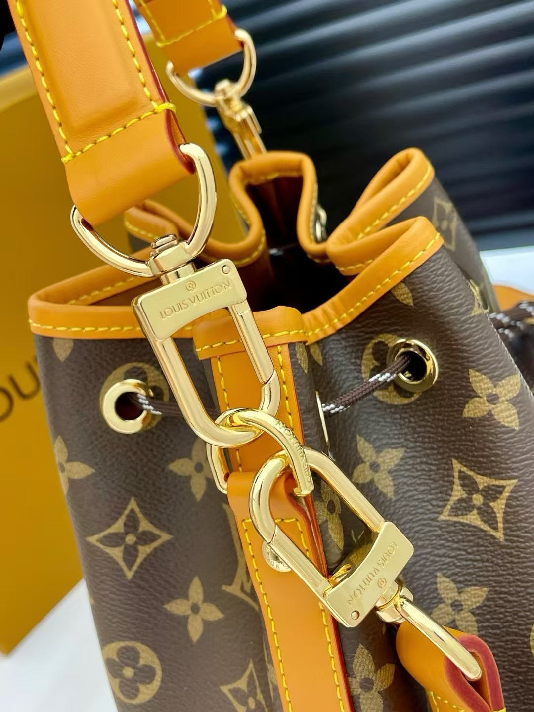 LOUIS VUITTON- Noé Cargo