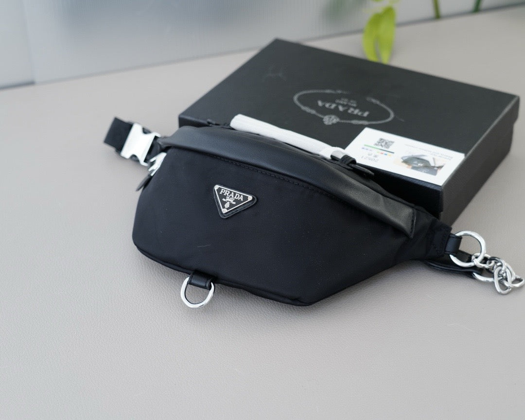 PRADA - Belt bag