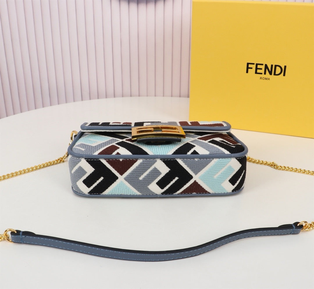 FENDI - Baguette patent leather handbag