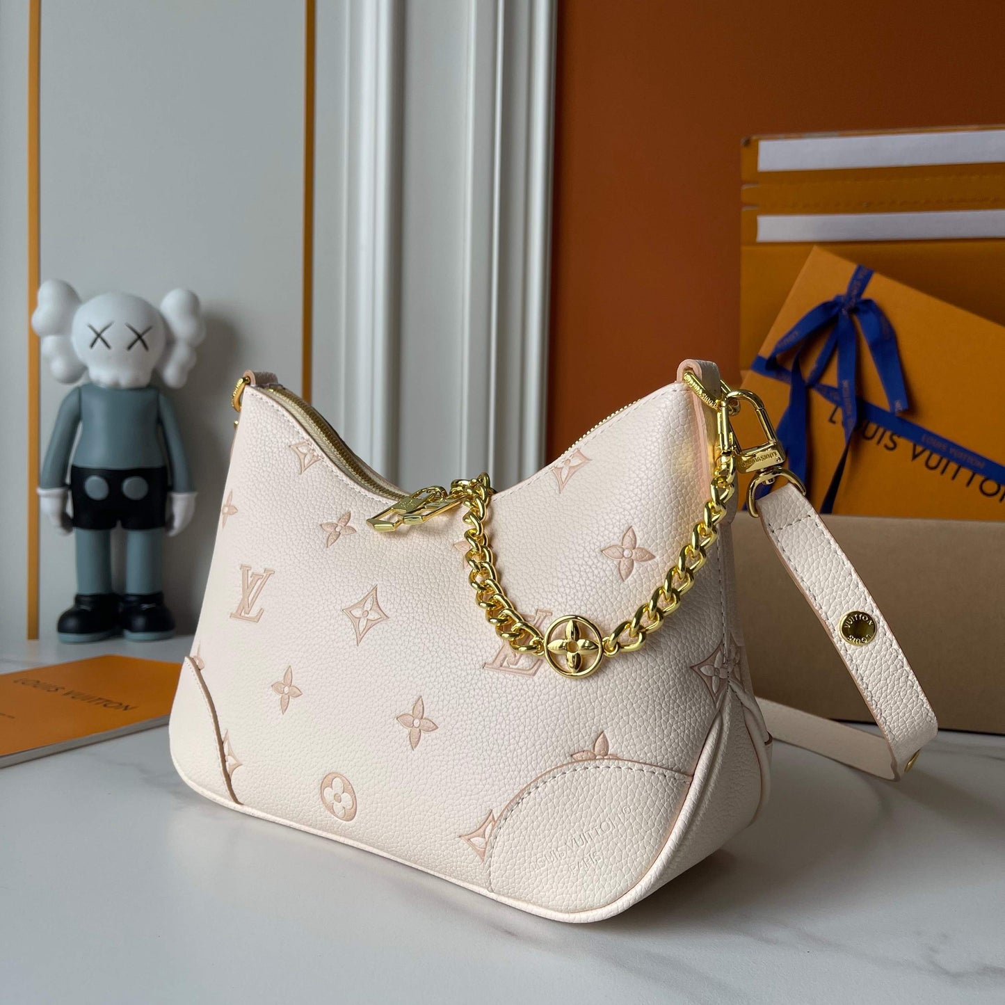 LOUIS VUITTON- Odeon