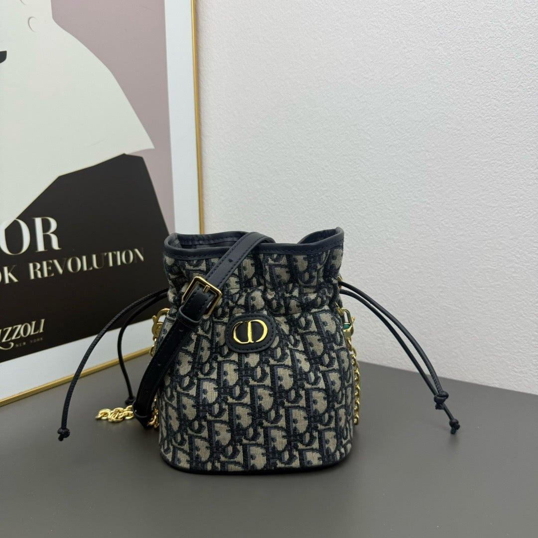 DIOR - oblique 30 montaigne