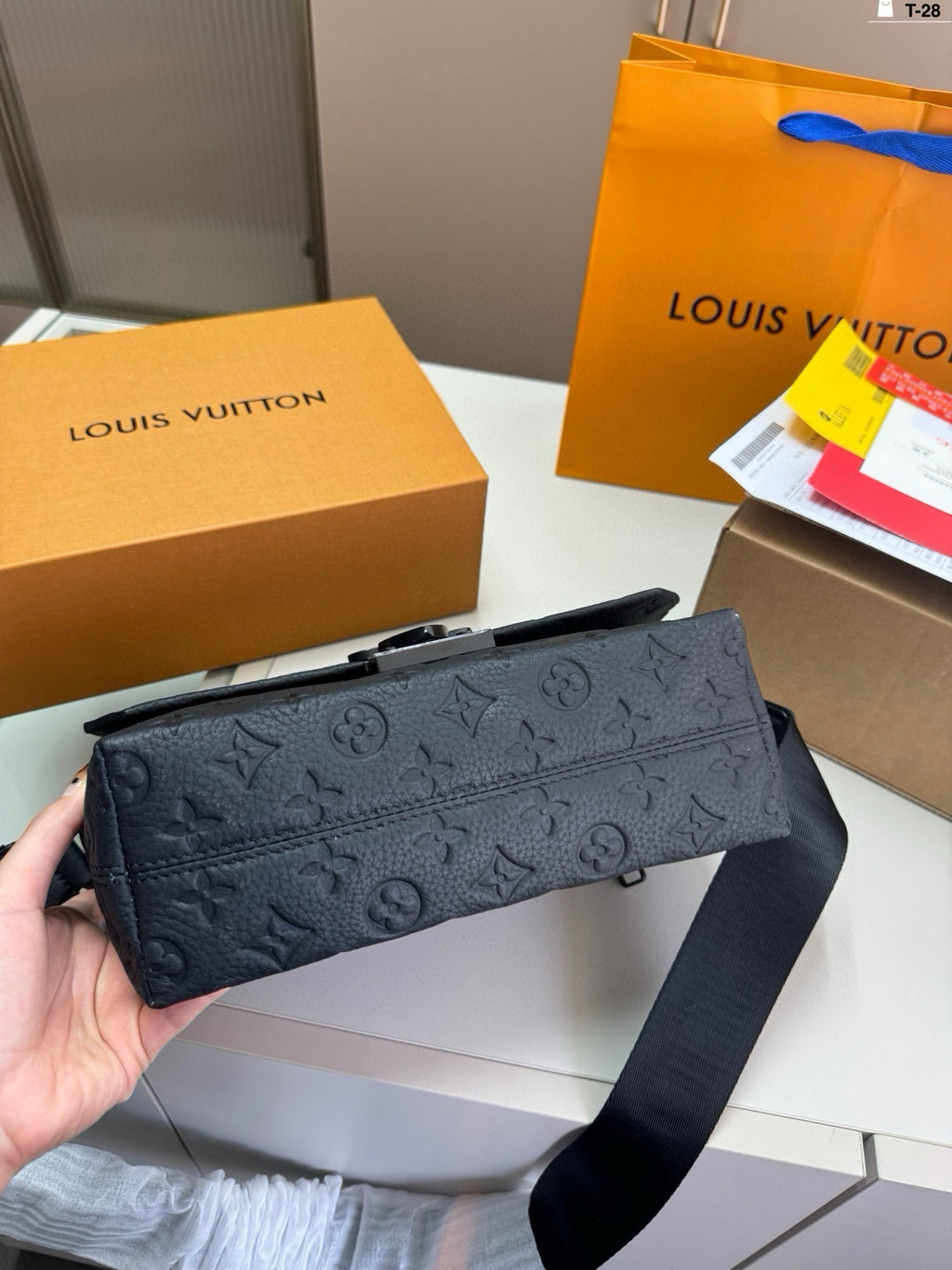 LOUIS VUITTON- Men’s Taurillon bag