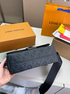 LOUIS VUITTON- Men’s Taurillon bag
