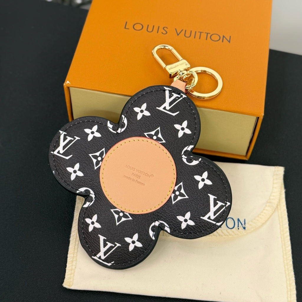 LOUIS VUITTON - Vivienne Bag Charm