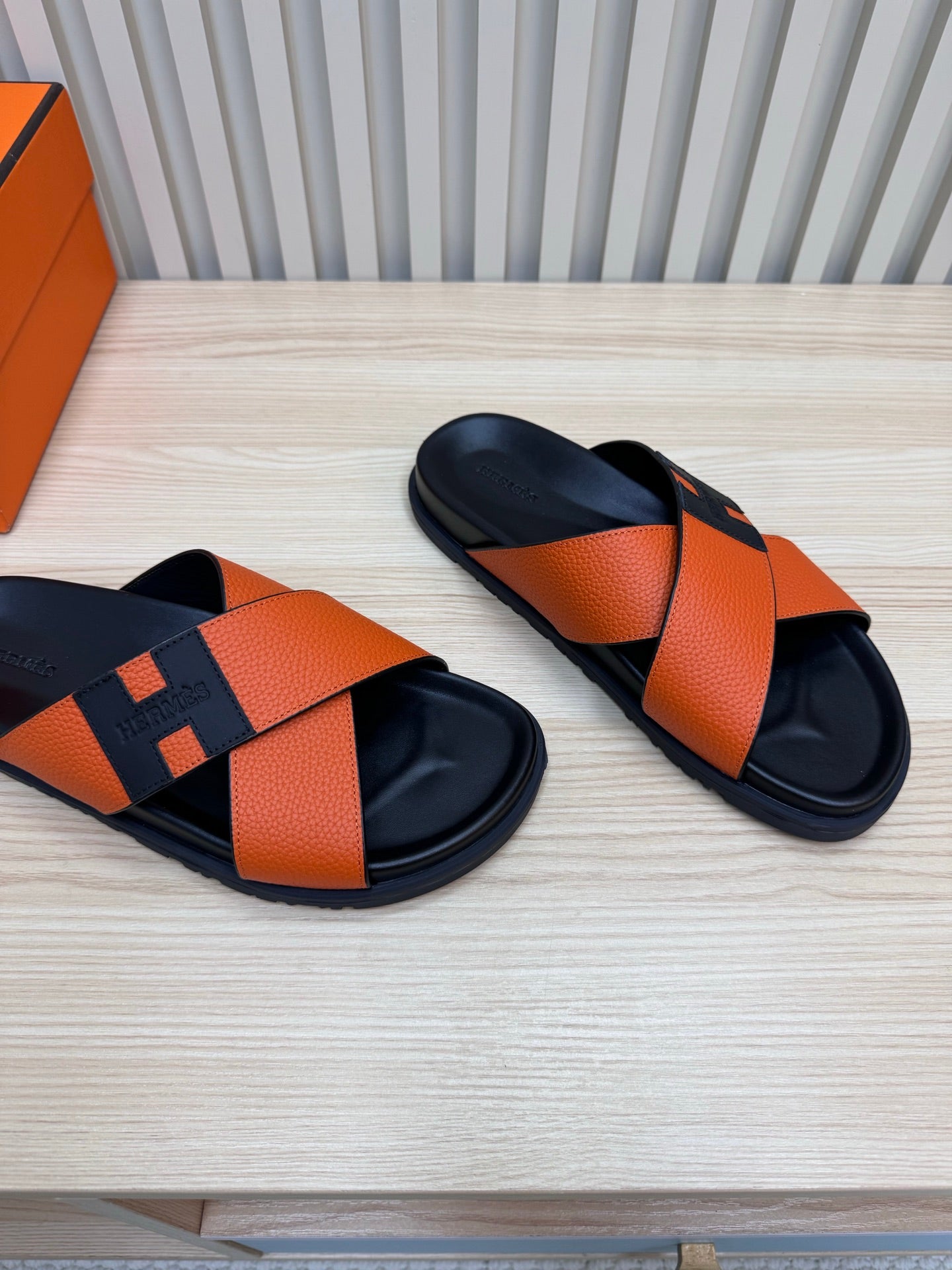 HERMES- men’s slippers