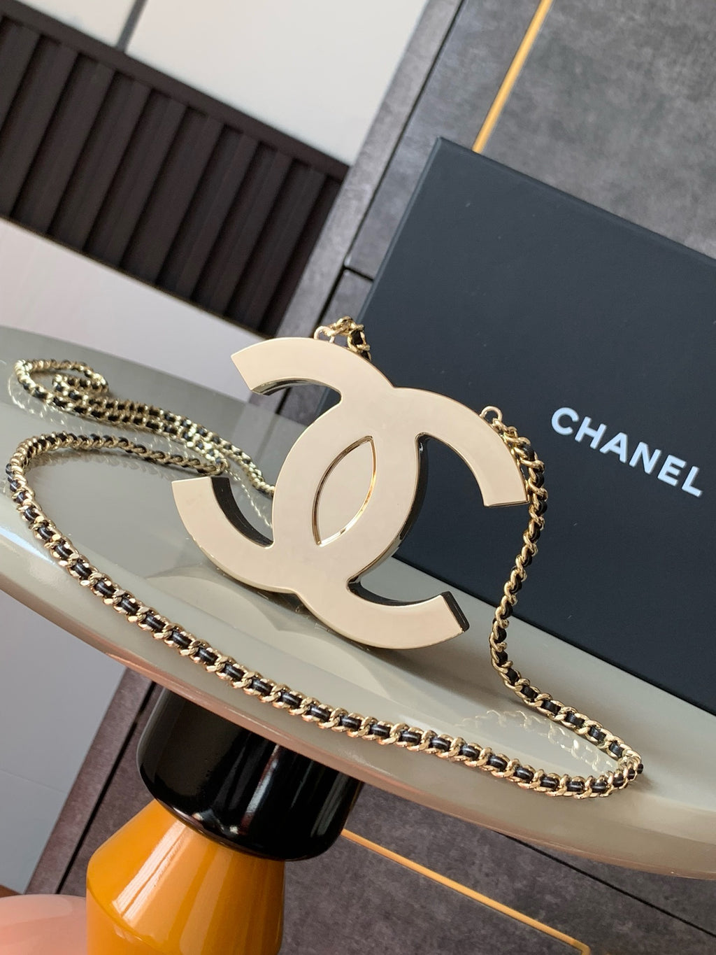 CHANEL - Cruise  2025 CC‑logo minaudière