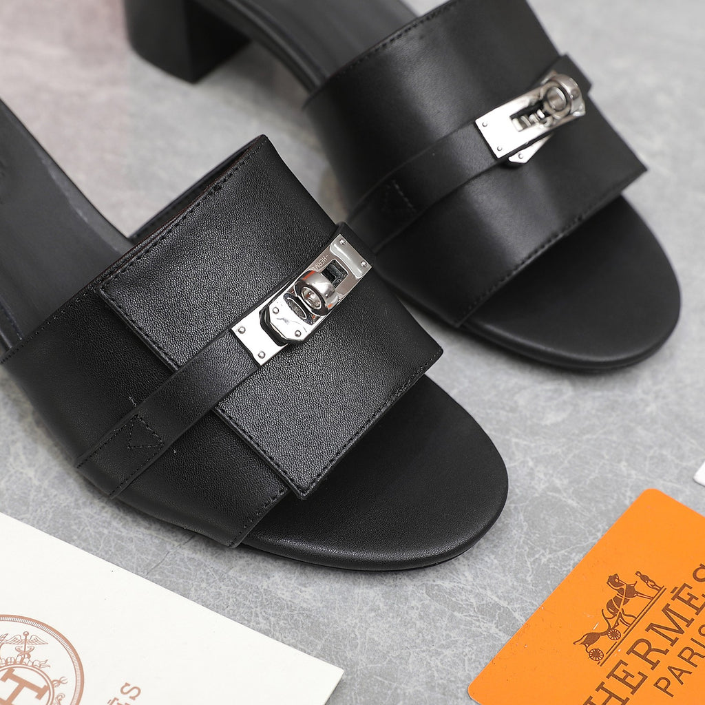 HERMES - WOMEN’S Gigi 50 sandal