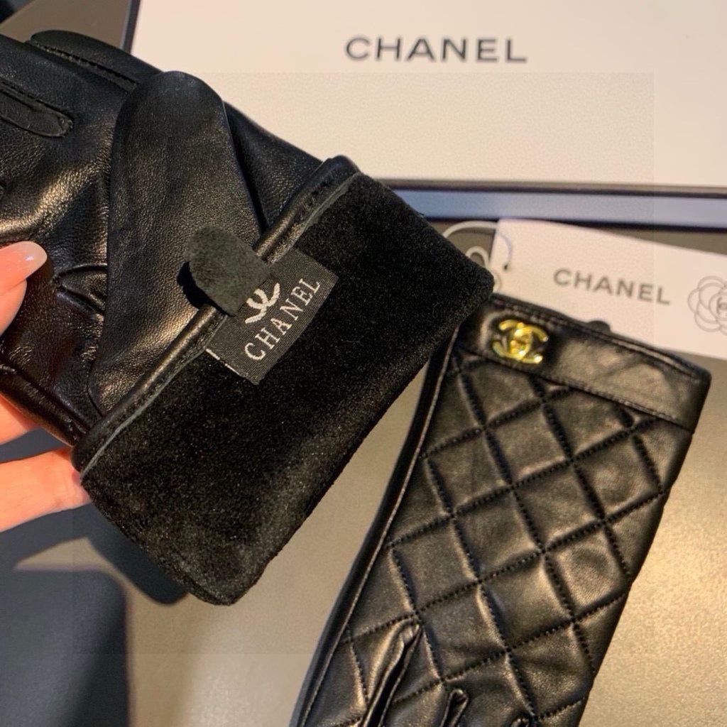 CHANEL - Gloves