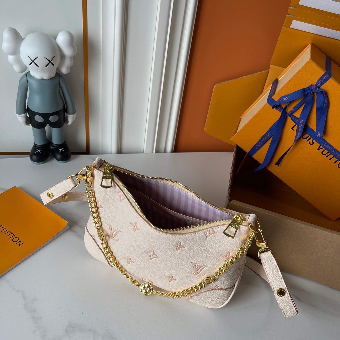 LOUIS VUITTON- Odeon