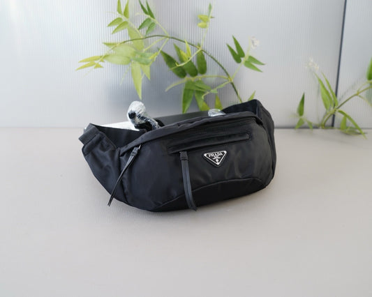 PRADA - Belt bag